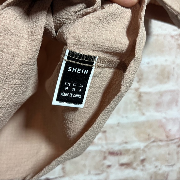 Tan short sleeve oversized dressy crop top size medium - Picture 3 of 6